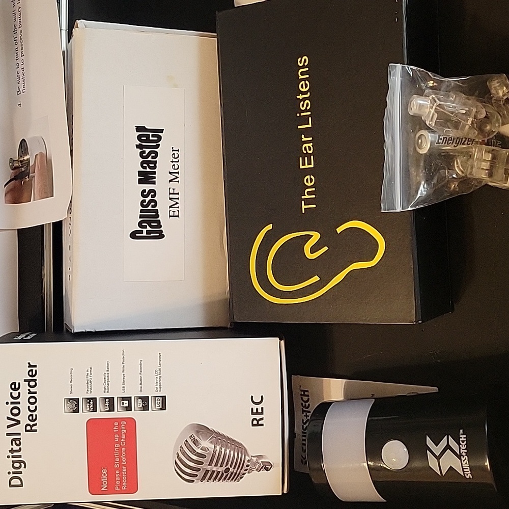 Paranormal Research Kit - Picture 2 of 16